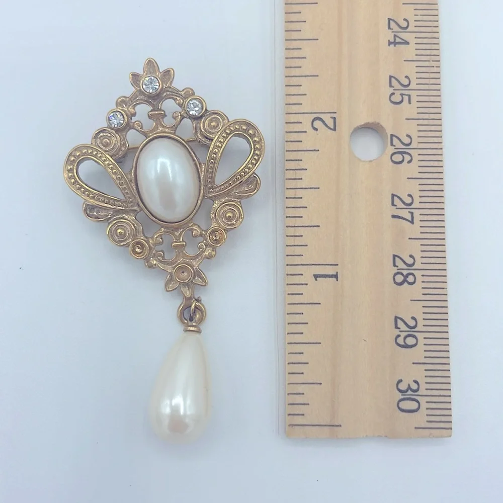Victorian Style Gold and Cream Filigree Brooch with Pearl Accents - Picture 5 of 5